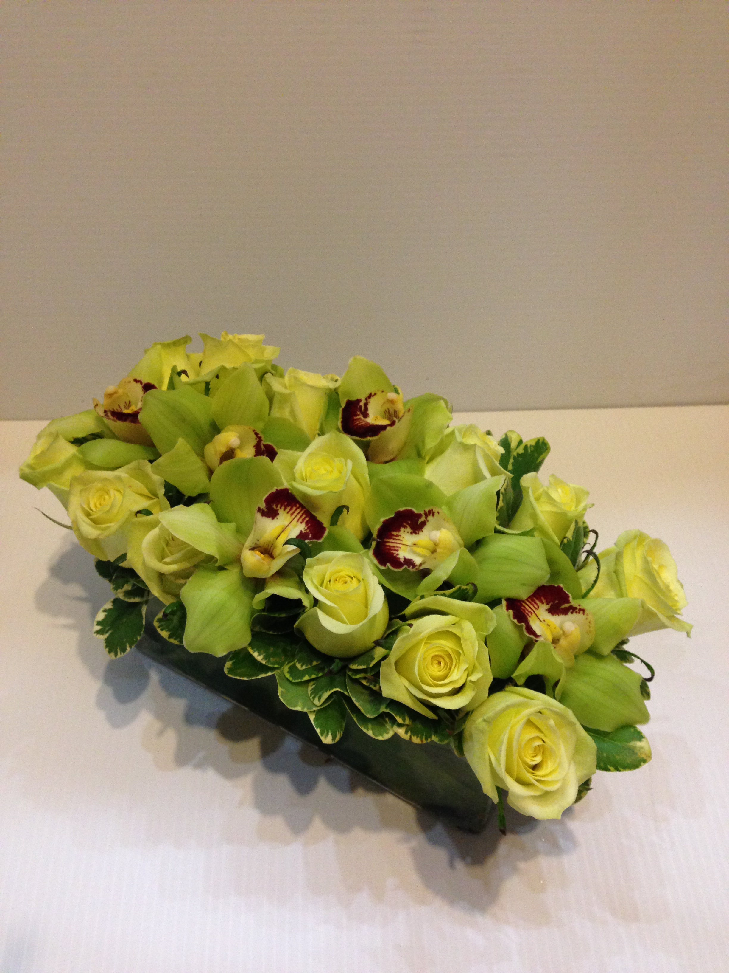 IMG_0748_rectangle_vase_with_jade_green_roses_and_cym_orchids