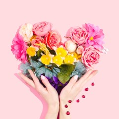 Valentines_Day_Flowers_Pink_Roses_In_A_Heart_Shape